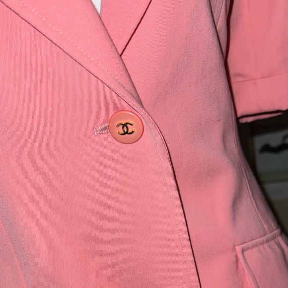 ❌ SOLD ❌ Authentic Vintage Chanel Pink Blazer Size 38 - Picture 2 of 16
